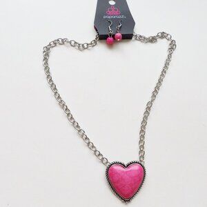 Paparazzi Authentic Admirer Pendant Necklace and Earring Set Pink Heart NWT